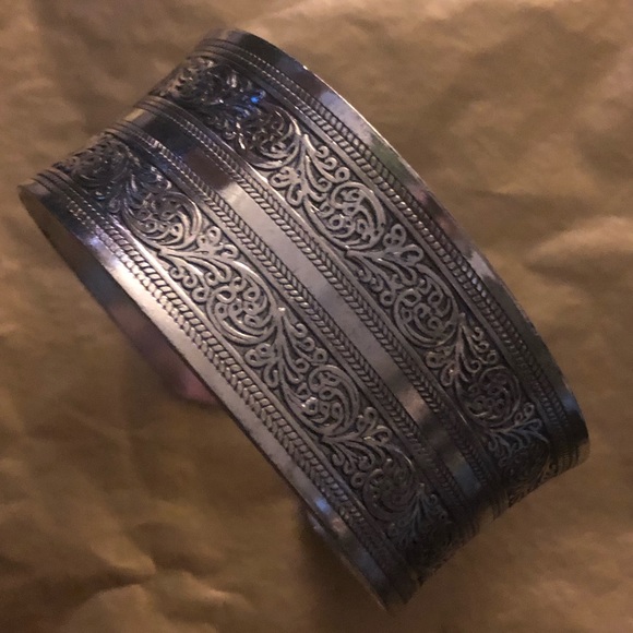 Jewelry - SILVER CHUNKY BANGLE BRACELET